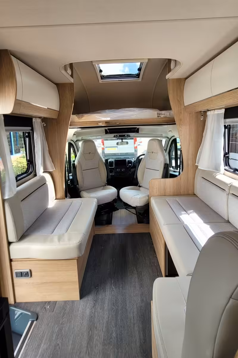 727096 18 Autotrail Imala736G R2Z65802
