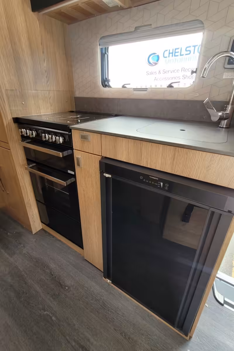 727096 22 Autotrail Imala736G R2Z65802