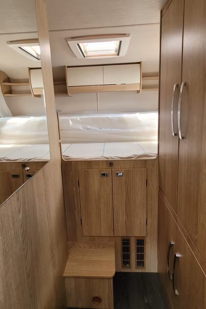 727096 26 Autotrail Imala736G R2Z65802