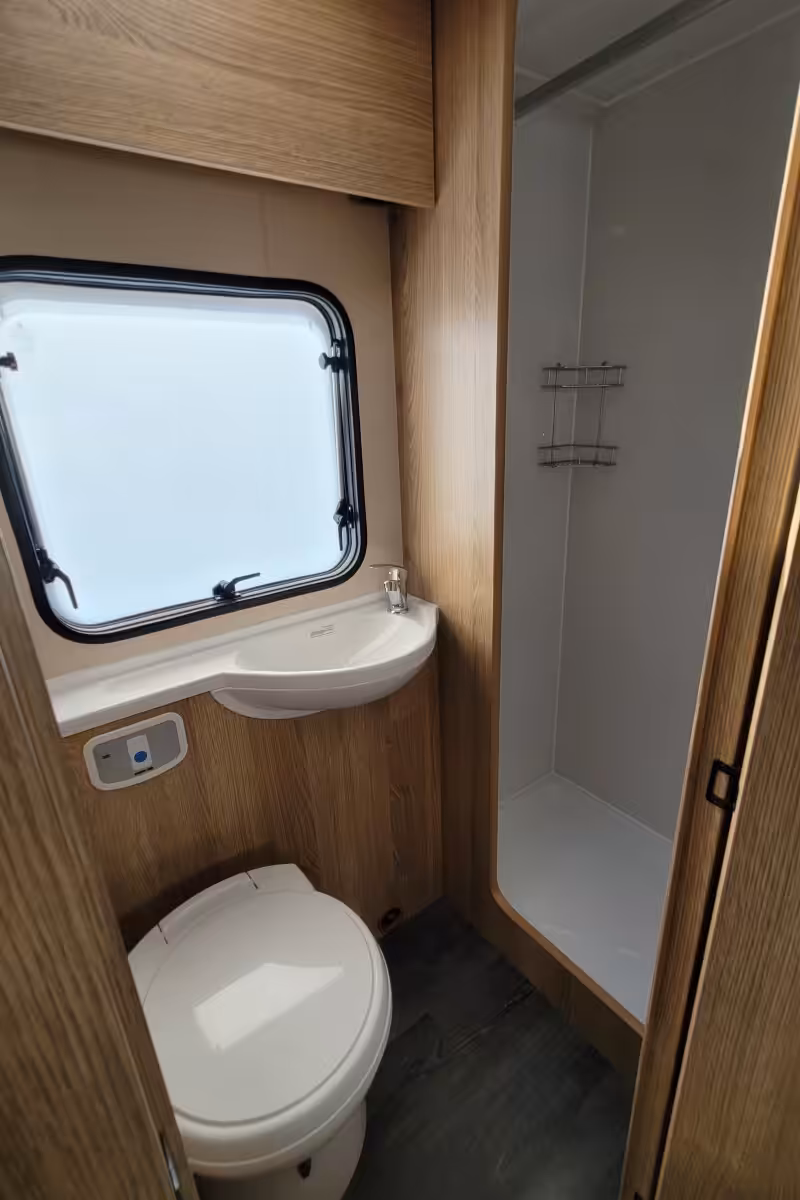 727096 30 Autotrail Imala736G R2Z65802