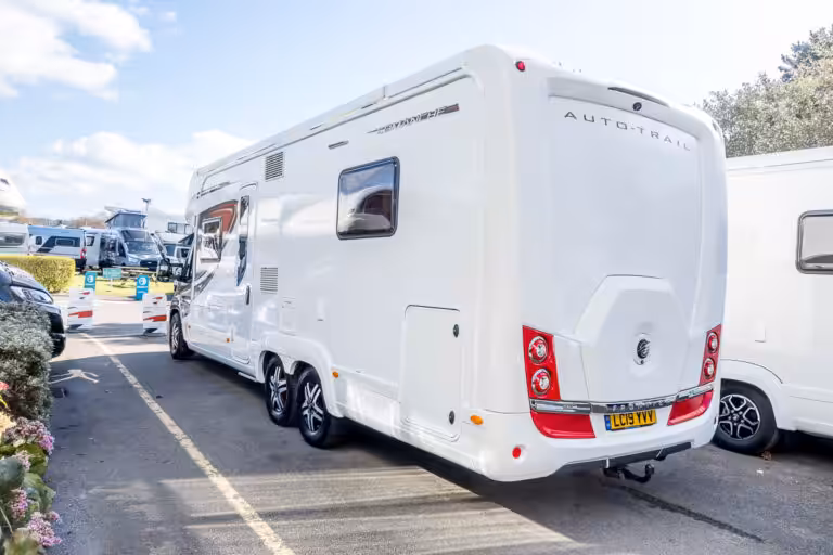 738C76 03 Autotrail Comanche LC19YVV