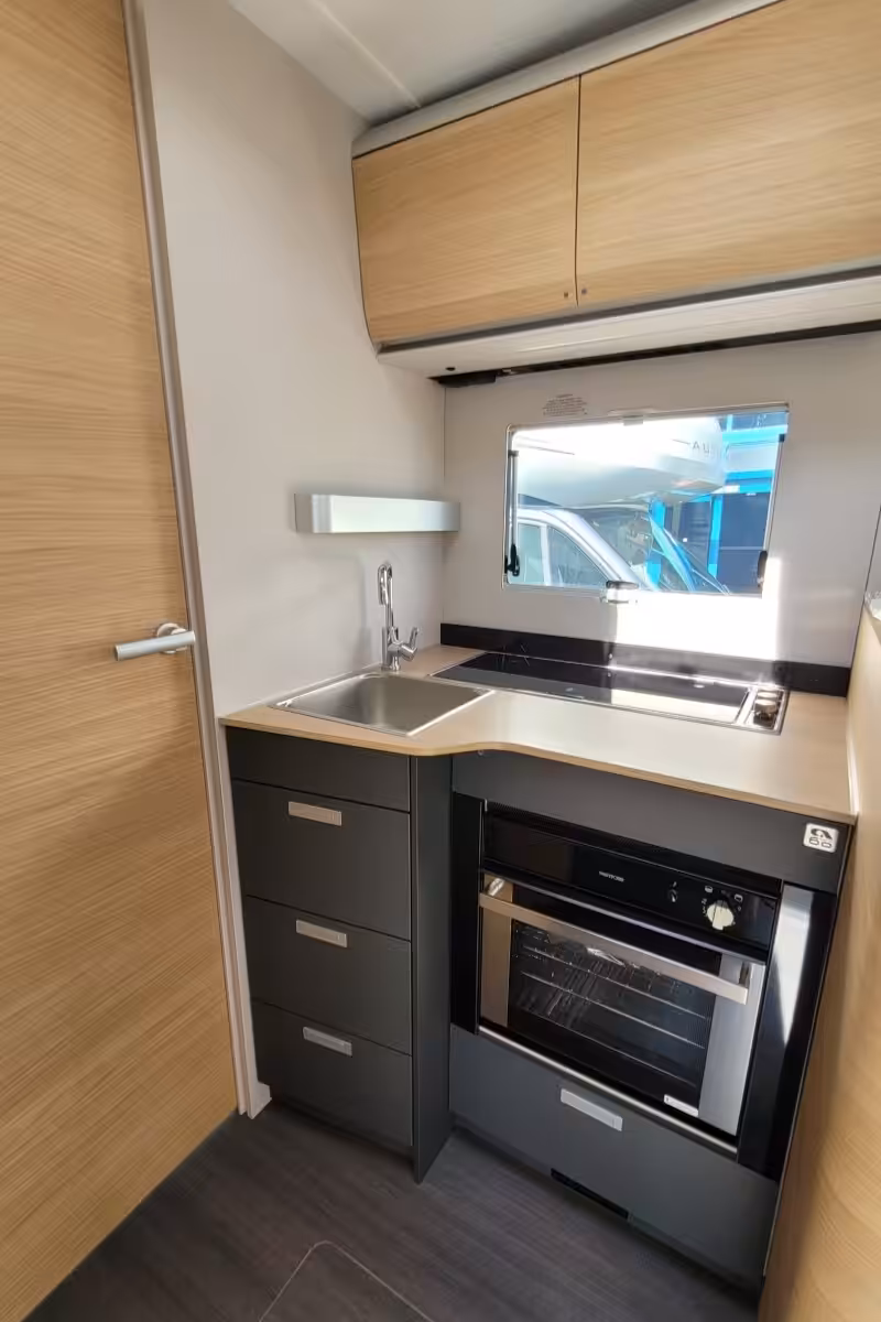 73CA7E 20 Adria Matrix670SL60th SMB08066