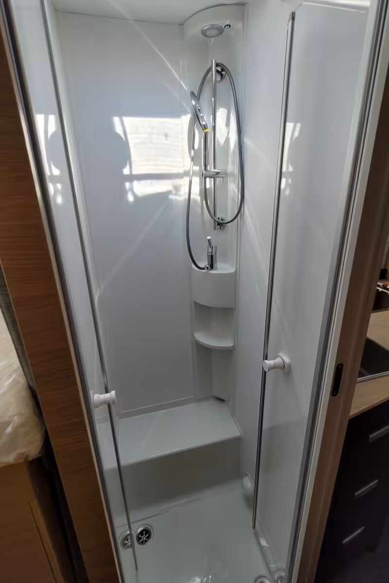 73CA7E 28 Adria Matrix670SL60th SMB08066