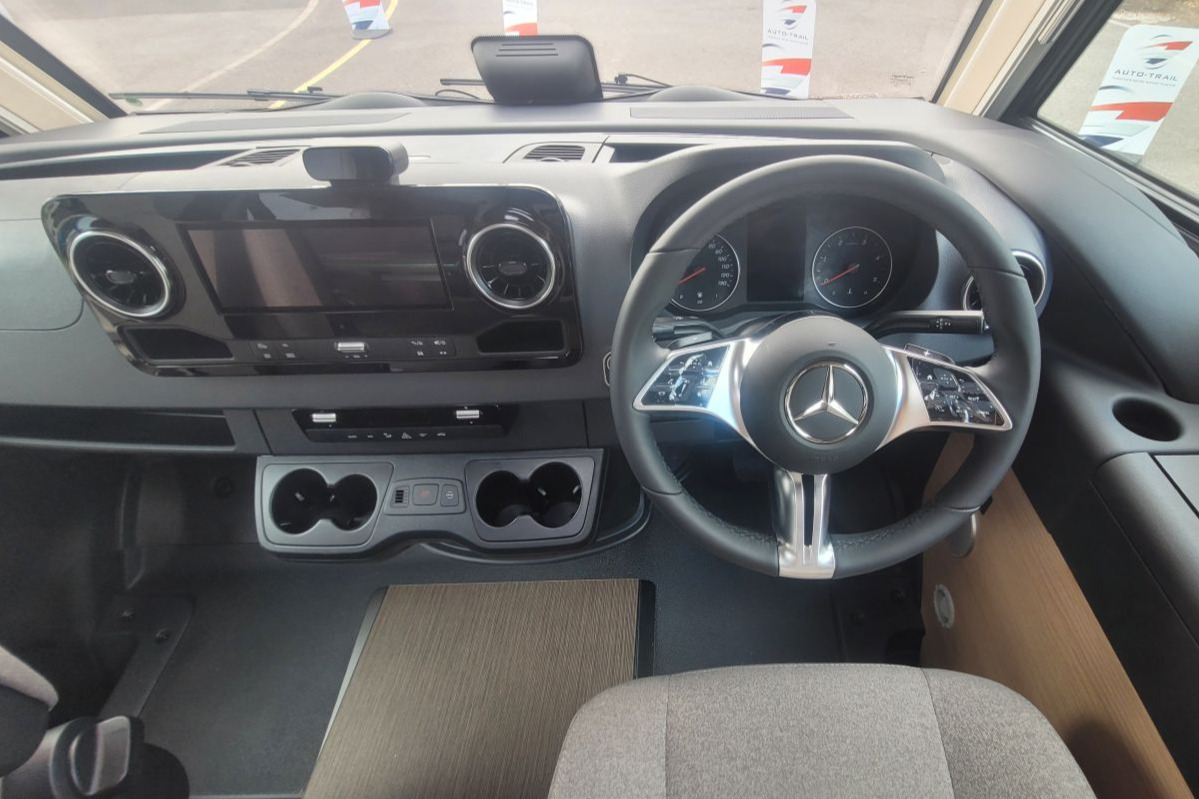 75C7E2 10 Carthago C2 Tourer I148RB QB K TN385425