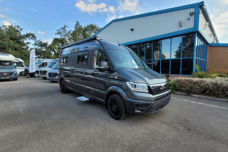 75CB36 01 Megamobil Mega Lounge 680s T9019396