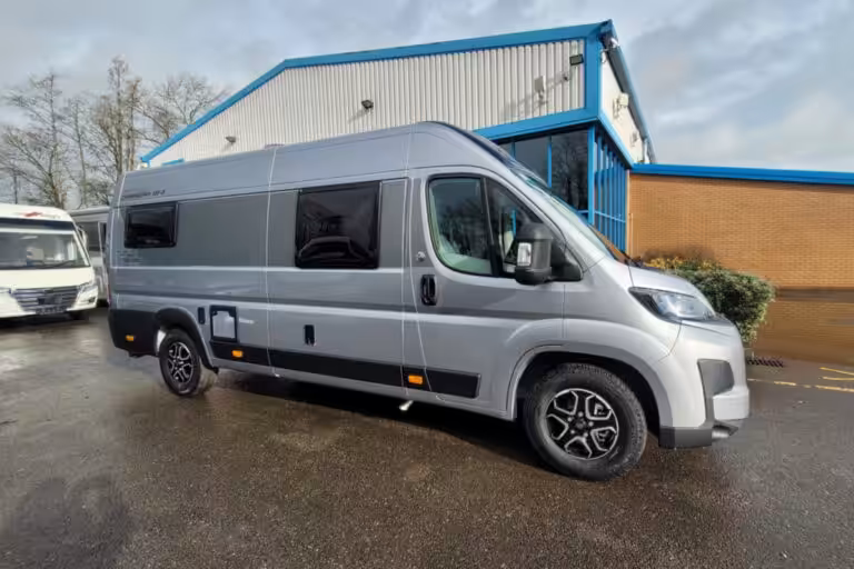 75CB62 02 Swift Carrera184 SG059231