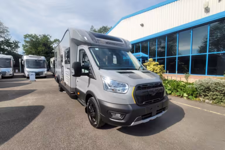 75D3AA 01 Swift Trekker594 RDSE86766