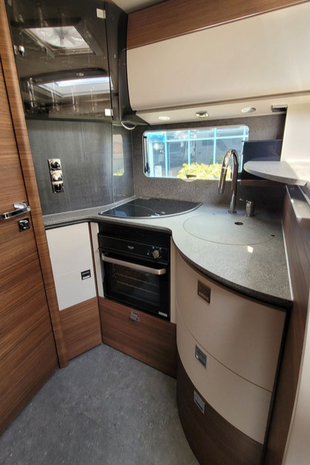 75D91E 15 Carthago Chic C Line I 4.9 LE L TN375466