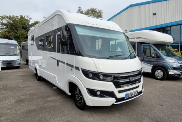 75EAEE 01 Autotrail GF80 DU24UCW