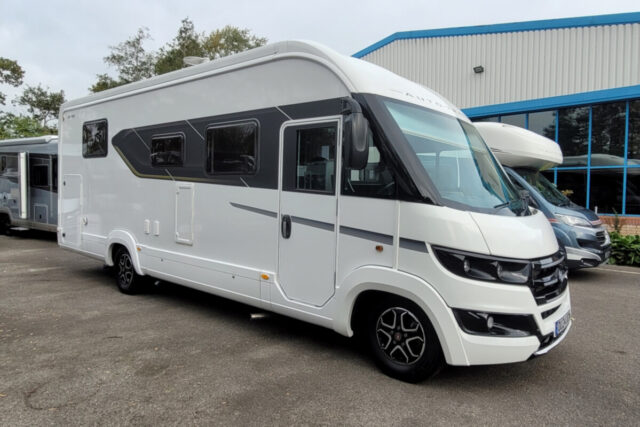 75EAEE 02 Autotrail GF80 DU24UCW