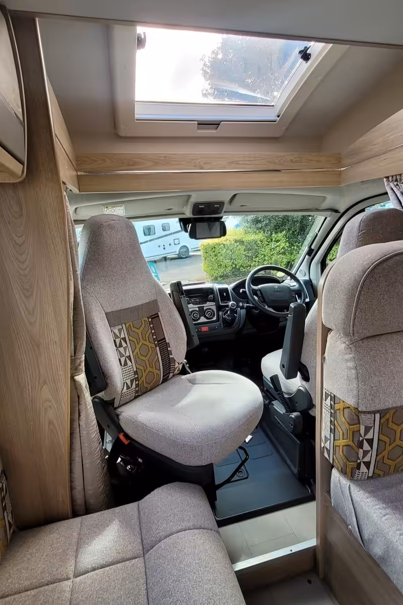 75FFB6 10 Elddis Evolution196 FX68XAF