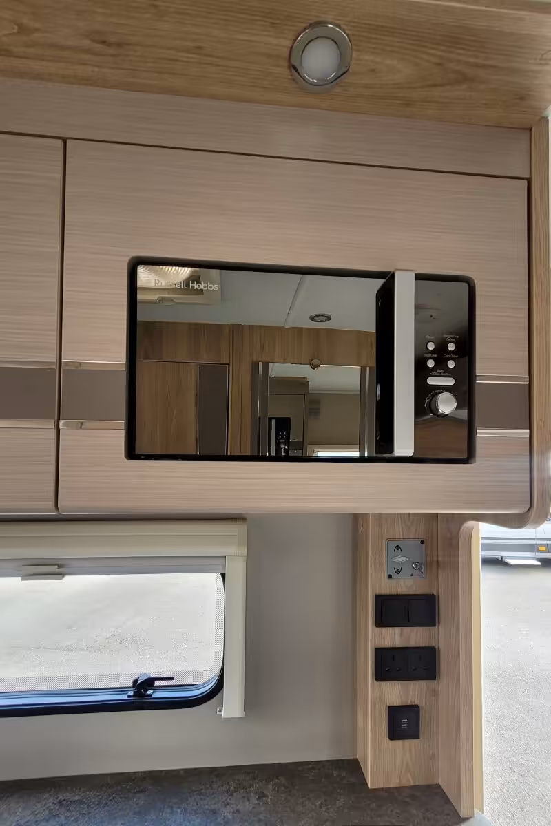 75FFB6 25 Elddis Evolution196 FX68XAF