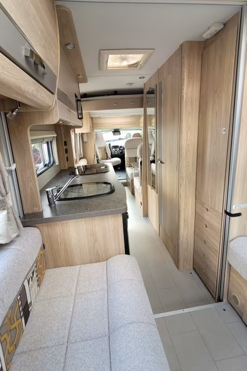 75FFB6 30 Elddis Evolution196 FX68XAF