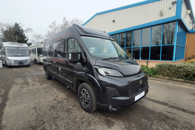 76727A 01 Autotrail VLine610Sport SG064034
