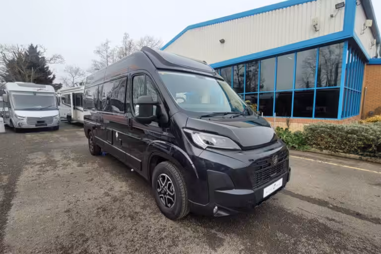 76727A 01 Autotrail VLine610Sport SG064034