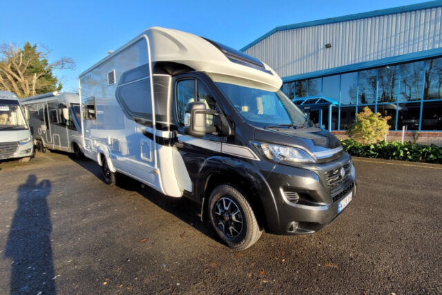 7688E2 01 Autotrail TrackerRL WJ24VHA