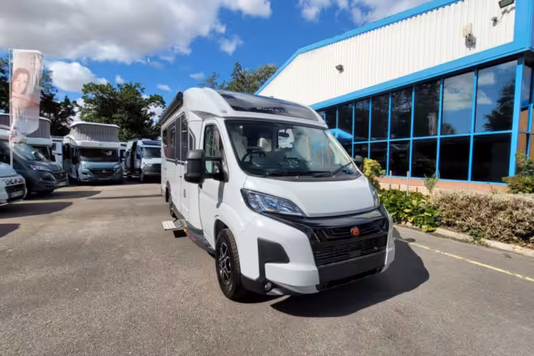 76986E 01 Burstner Signature Sft7.4 TMC45682