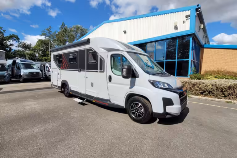 76986E 02 Burstner Signature Sft7.4 TMC45682