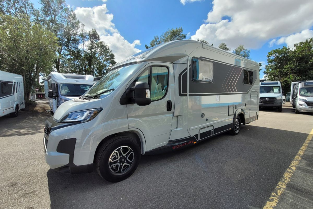 76986E 07 Burstner Signature Sft7.4 TMC45682