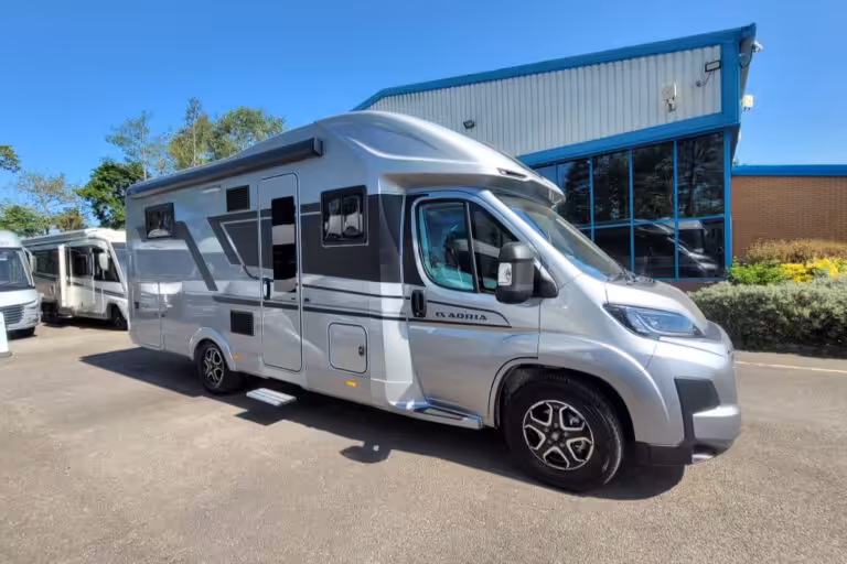 76B3C6 02 Adria MatrixSupreme670DC TMC45365