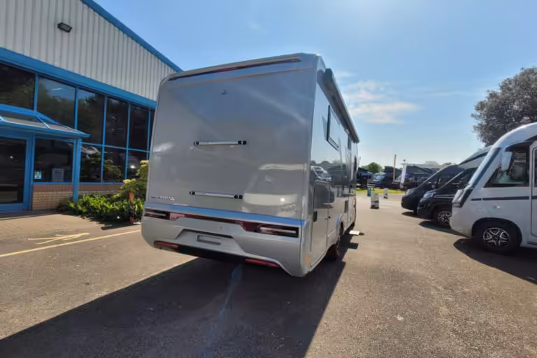 76B3C6 03 Adria MatrixSupreme670DC TMC45365