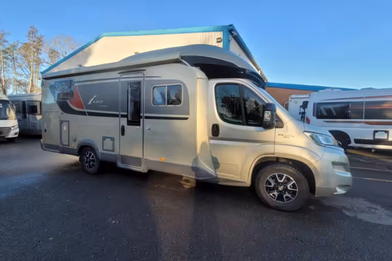 76C4F2 02 Burstner IxeoIT728G WA17EVM