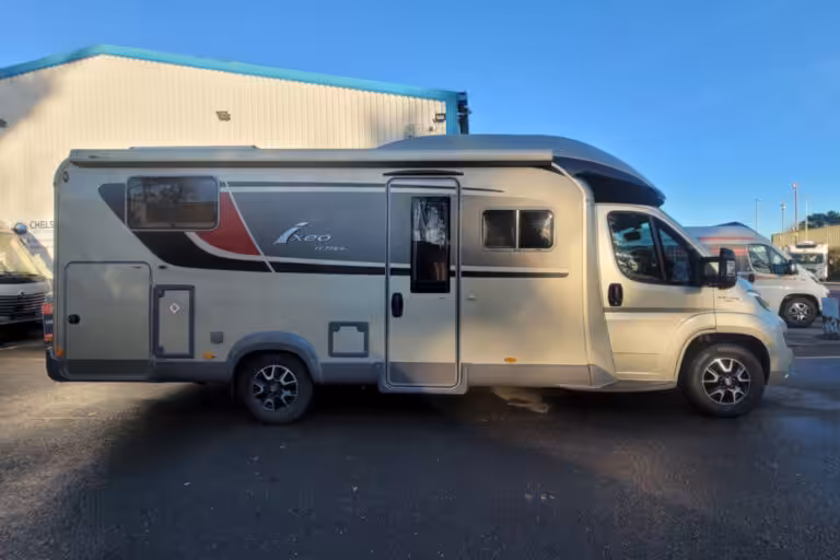 76C4F2 03 Burstner IxeoIT728G WA17EVM