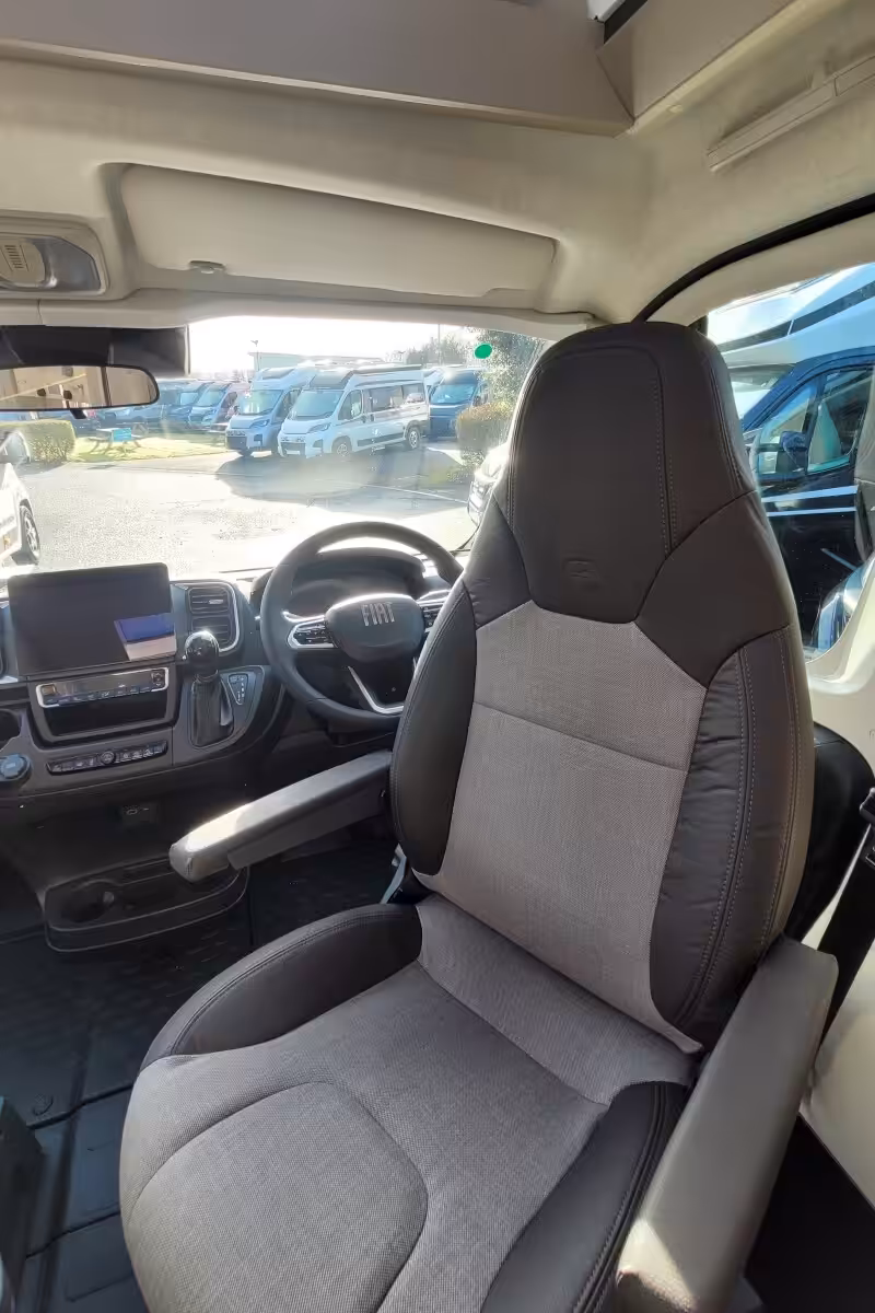 770246 11 Adria CompactSupremeDL SMC15818