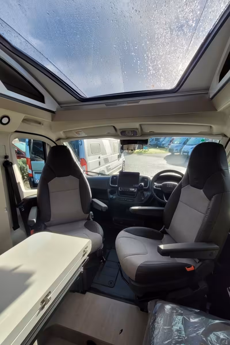 770246 12 Adria CompactSupremeDL SMC15818