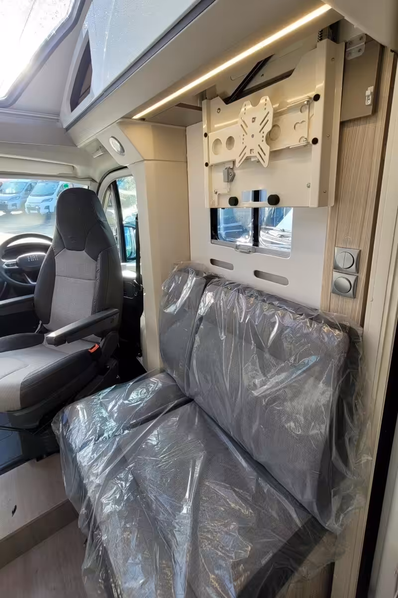 770246 14 Adria CompactSupremeDL SMC15818