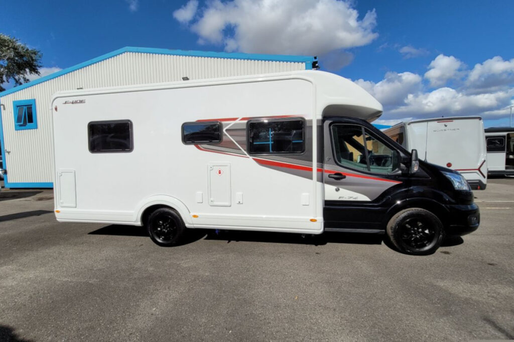 77B2CA 03 Autotrail F74 DTY24721