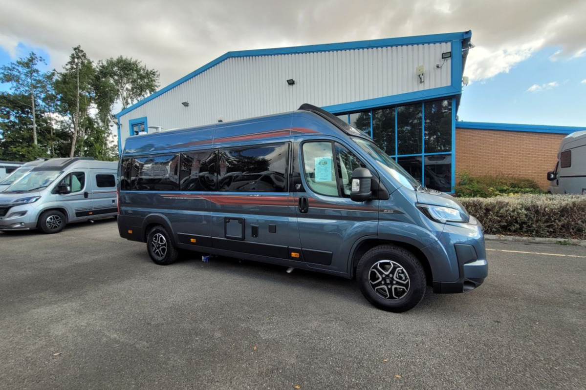 7803CA 02 Autotrail VLine 635Sport TG039168