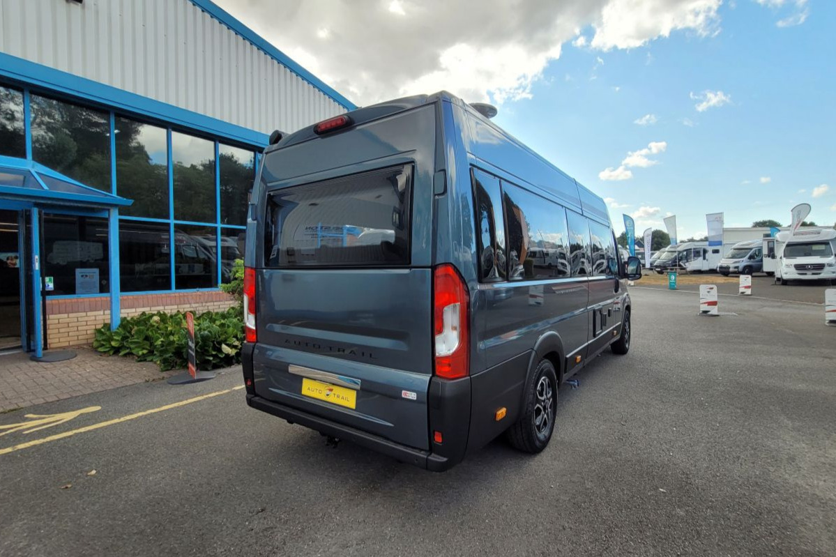 7803CA 04 Autotrail VLine 635Sport TG039168