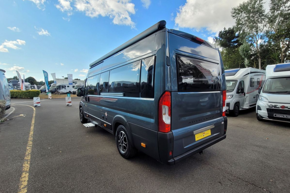 7803CA 05 Autotrail VLine 635Sport TG039168