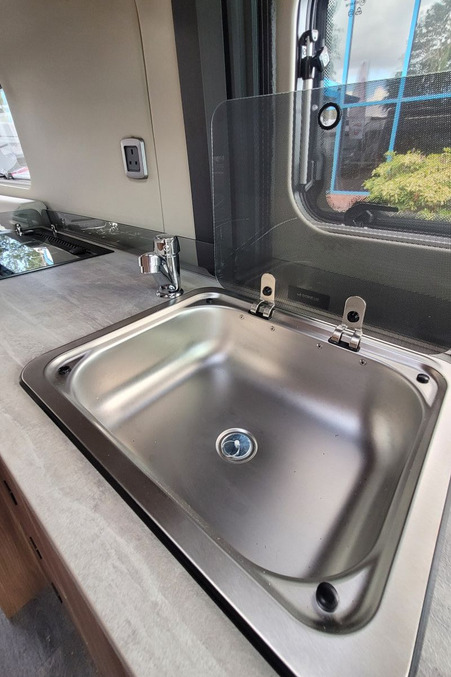 7803CA 20 Autotrail VLine 635Sport TG039168