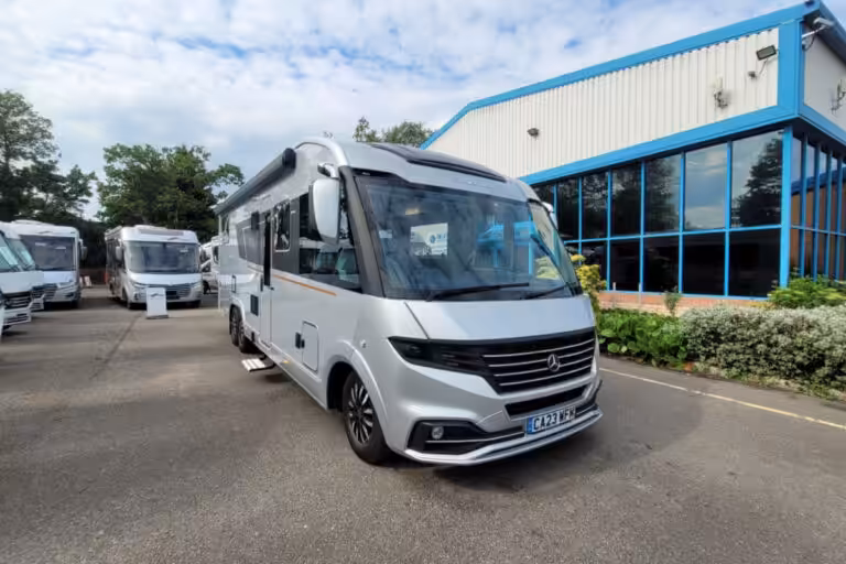 780F46 01 Adria Supersonic 890LL CA23WFM