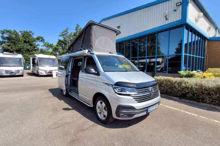 781946 02 Volkswagen CaliforniaOcean GU23DXV