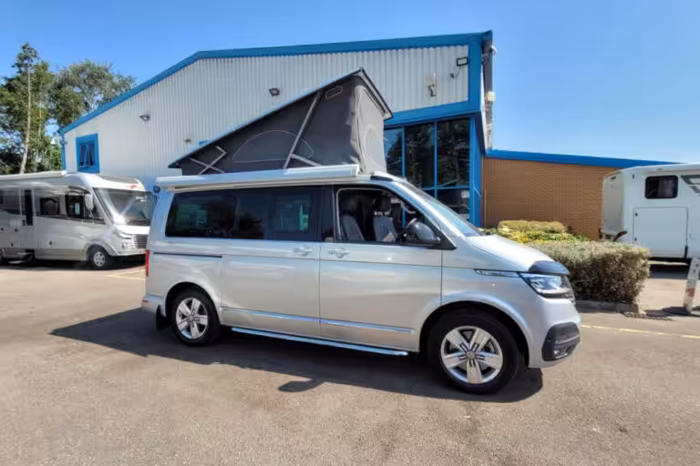 781946 03 Volkswagen CaliforniaOcean GU23DXV