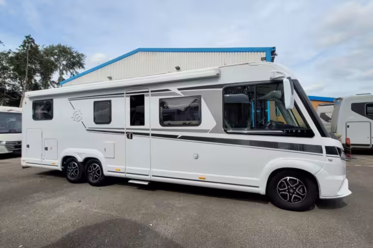 785596 02 Knaus LiveI900LEG WJ71YMV