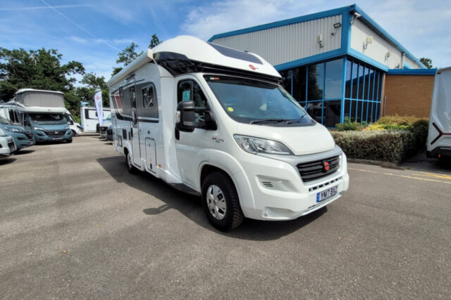 788A36 01 Burstner IxeoIT680G YN17BXZ