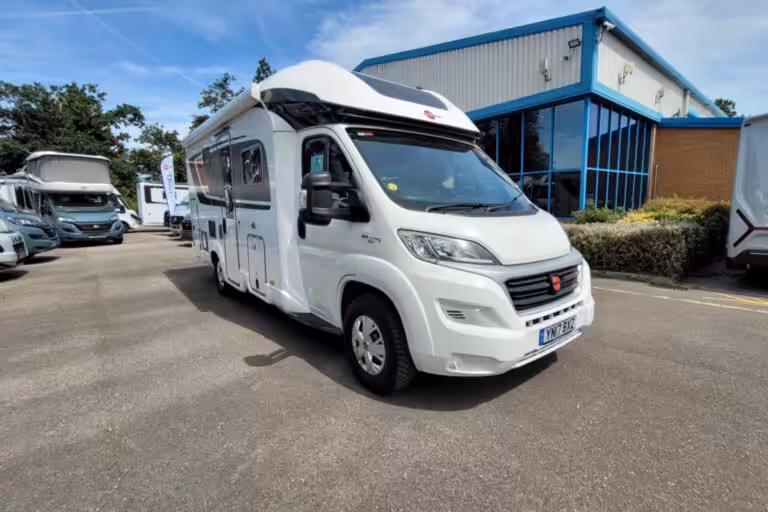 788A36 01 Burstner IxeoIT680G YN17BXZ