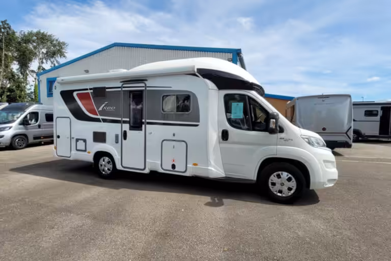 788A36 02 Burstner IxeoIT680G YN17BXZ