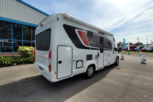 788A36 03 Burstner IxeoIT680G YN17BXZ