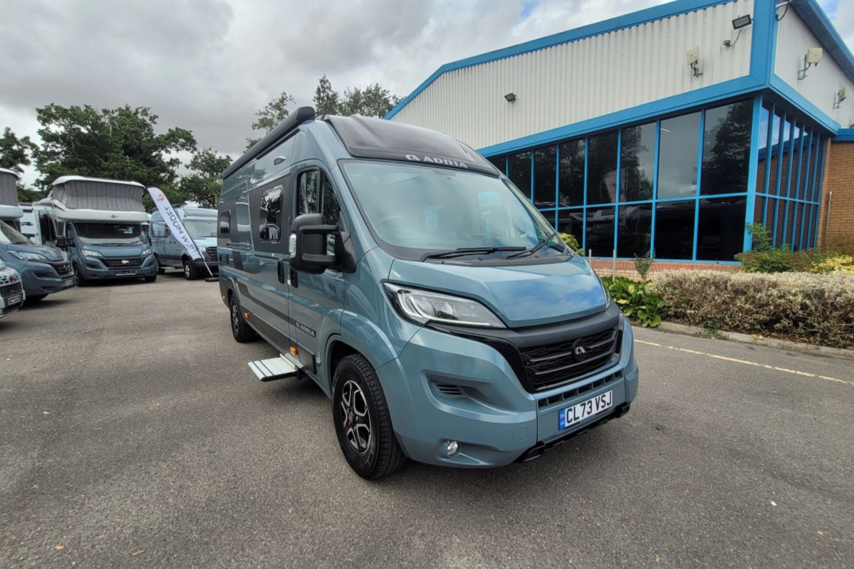 7896AA 01 Adria Twin Supreme 640 Slb CL73VSJ
