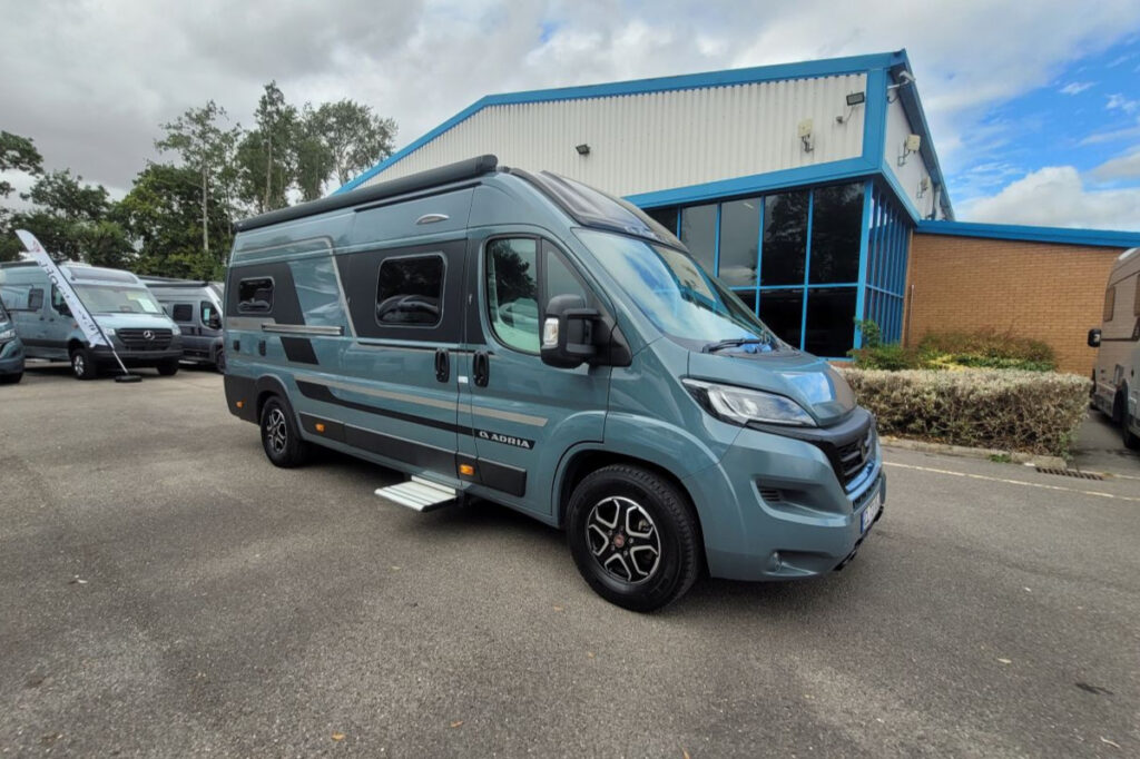 7896AA 02 Adria Twin Supreme 640 Slb CL73VSJ