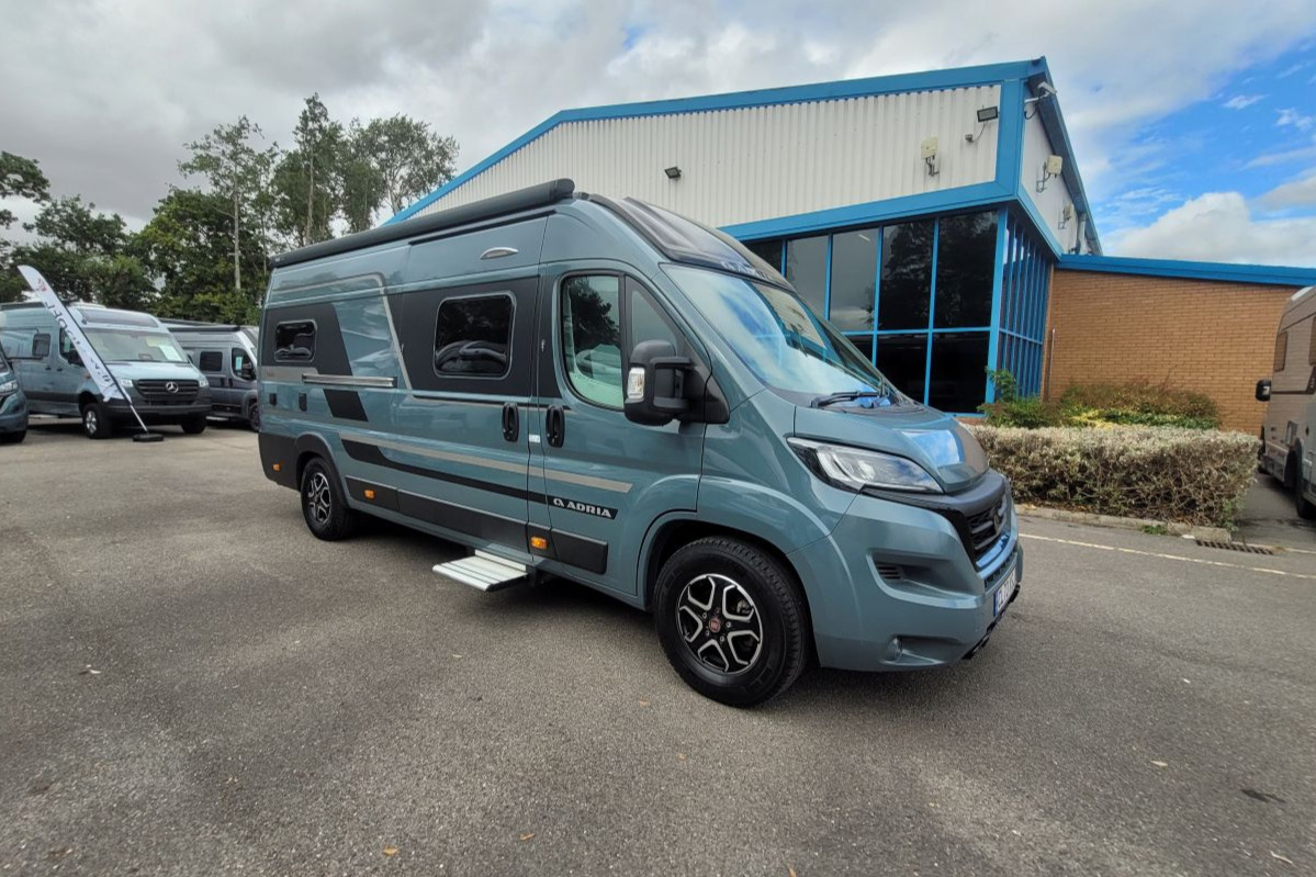 7896AA 02 Adria Twin Supreme 640 Slb CL73VSJ