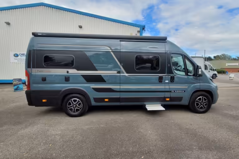 7896AA 03 Adria Twin Supreme 640 Slb CL73VSJ