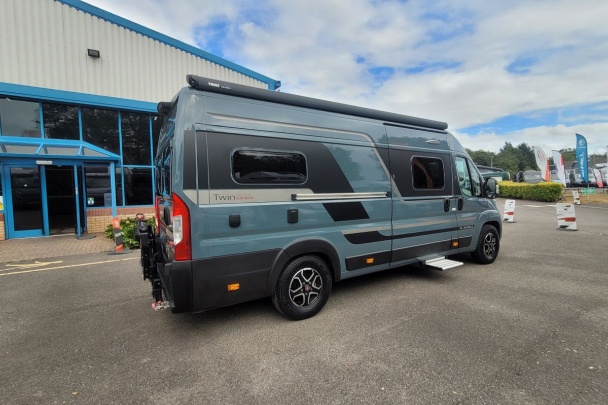 7896AA 05 Adria Twin Supreme 640 Slb CL73VSJ