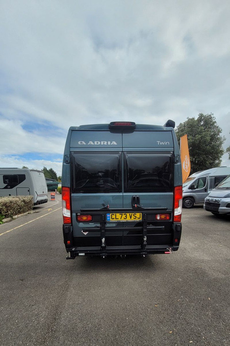 7896AA 06 Adria Twin Supreme 640 Slb CL73VSJ