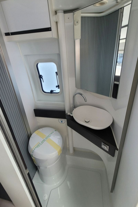 7896AA 26 Adria Twin Supreme 640 Slb CL73VSJ